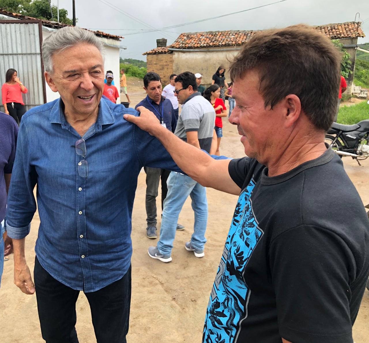 2020 está nas ruas e Queiroz também