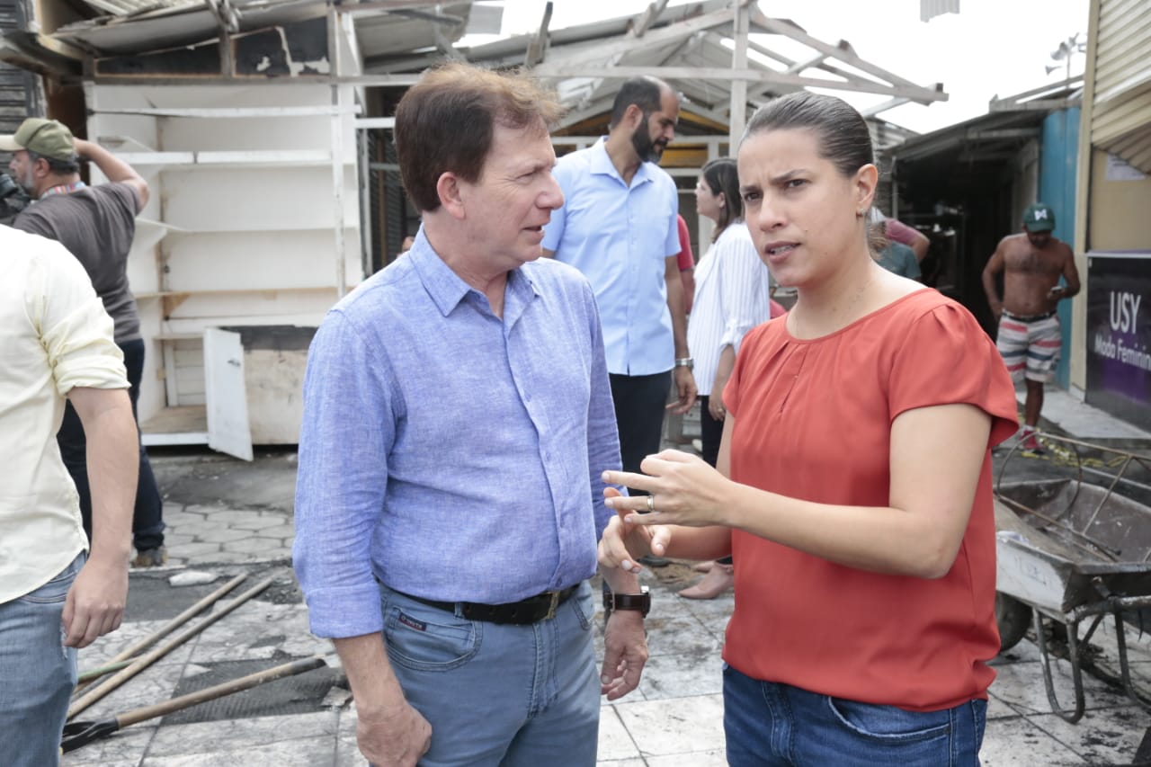Prefeitura de Caruaru divulga valores de auxílio para os feirantes que tiveram seus bancos atingidos pelo incêndio