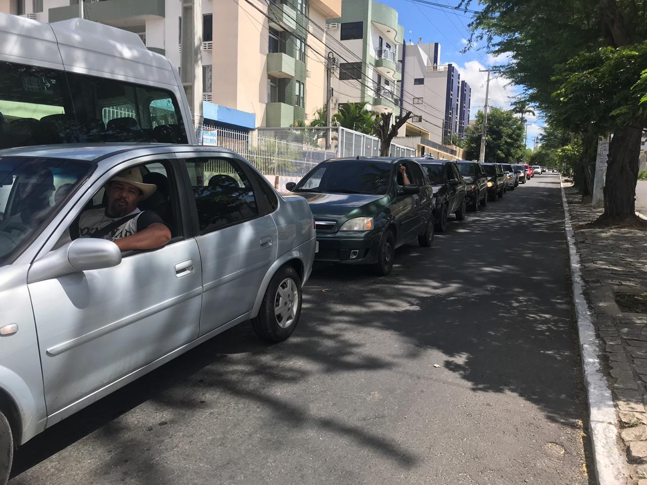 Motoristas de aplicativo realizam protesto em Caruaru
