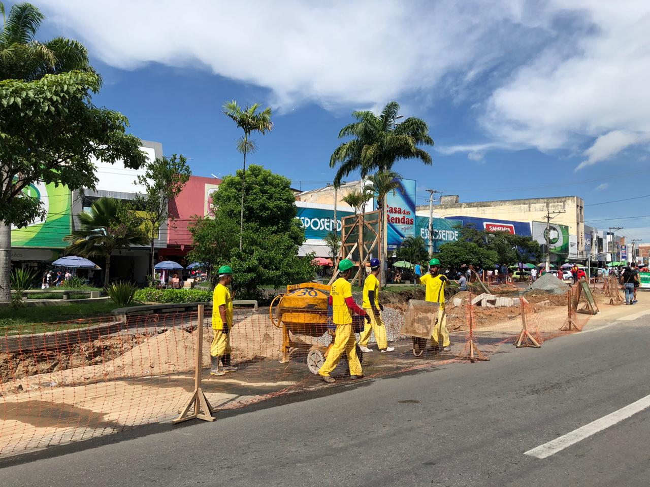 Após reclamação de comerciantes, obras voltam ao ritmo normal na 15 de Novembro