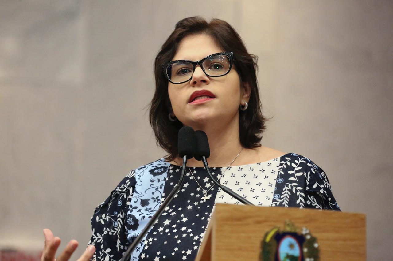 Canadá ameaça não receber estudantes do Projeto Ganhe o Mundo devido a dívidas do Governo de Pernambuco, afirma Priscila Krause