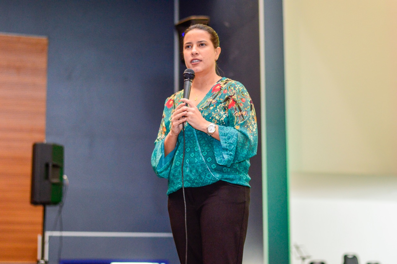 Raquel Lyra faz aceno para os mototaxistas, mas categoria mantém protesto