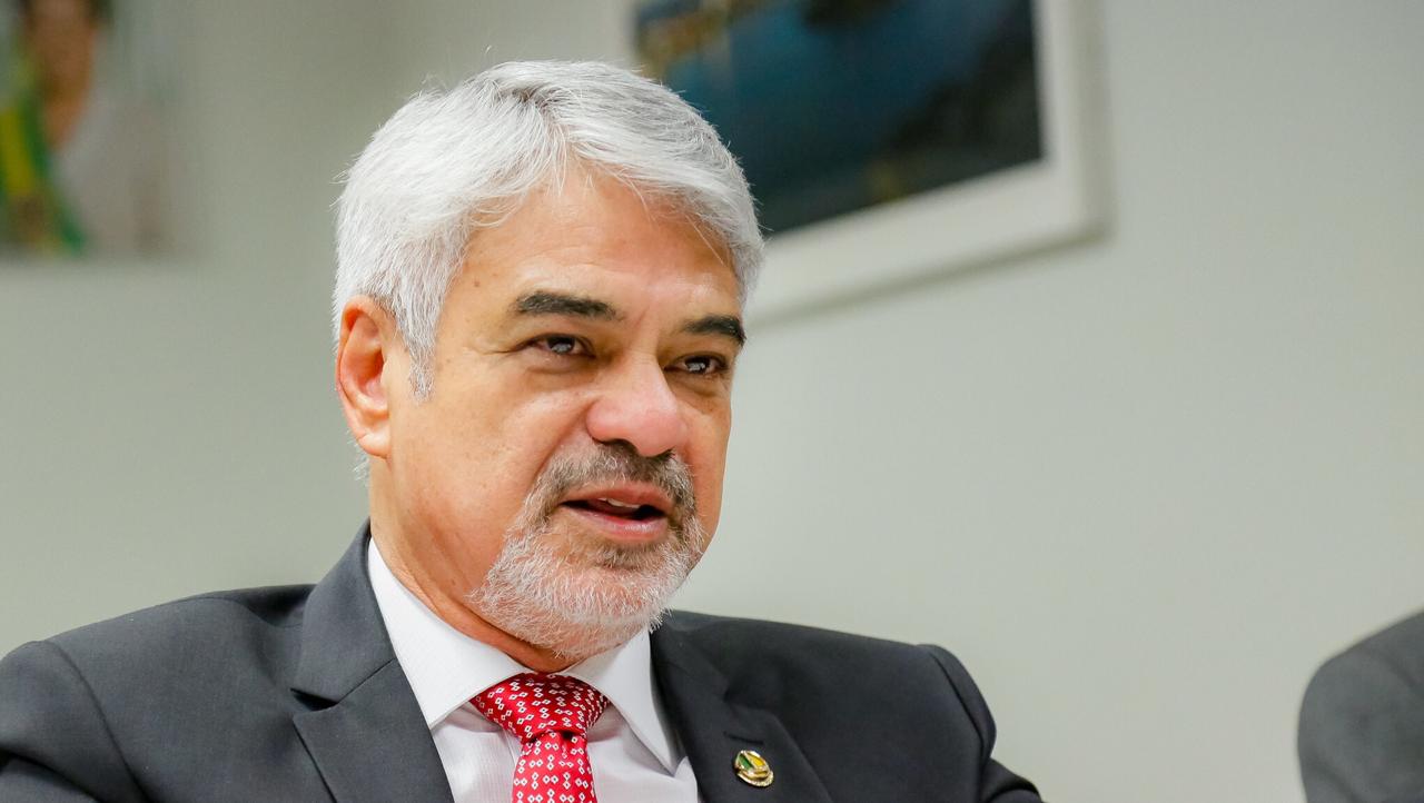 Humberto diz que Senado vai derrubar decreto de armas de Bolsonaro