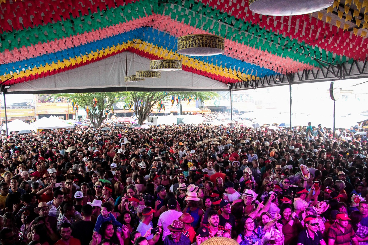Santanna e Petrúcio Amorim farão show de encerramento do São João de Caruaru no Alto do Moura