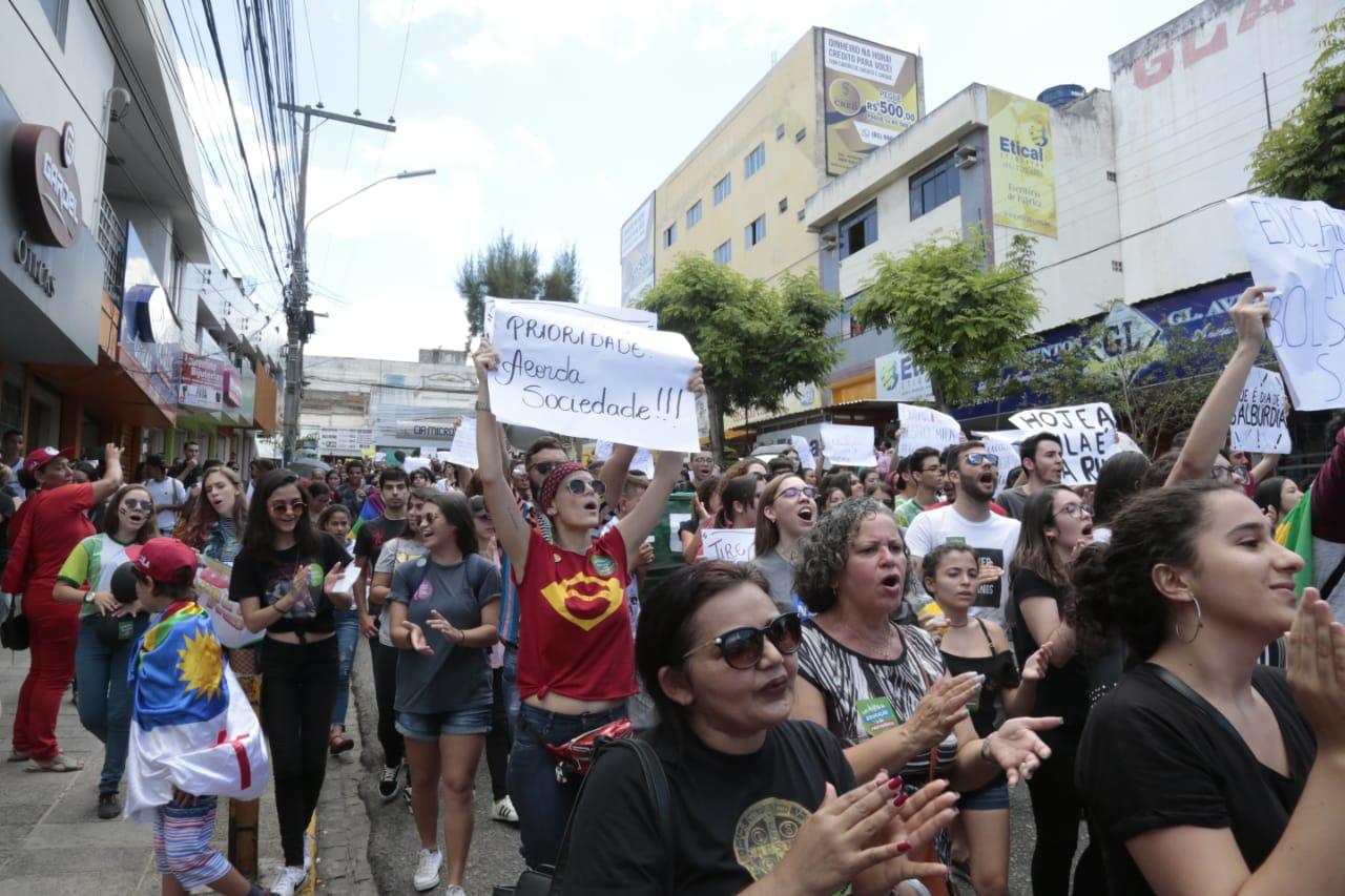 Em Caruaru, movimentos vão às ruas em Greve Geral