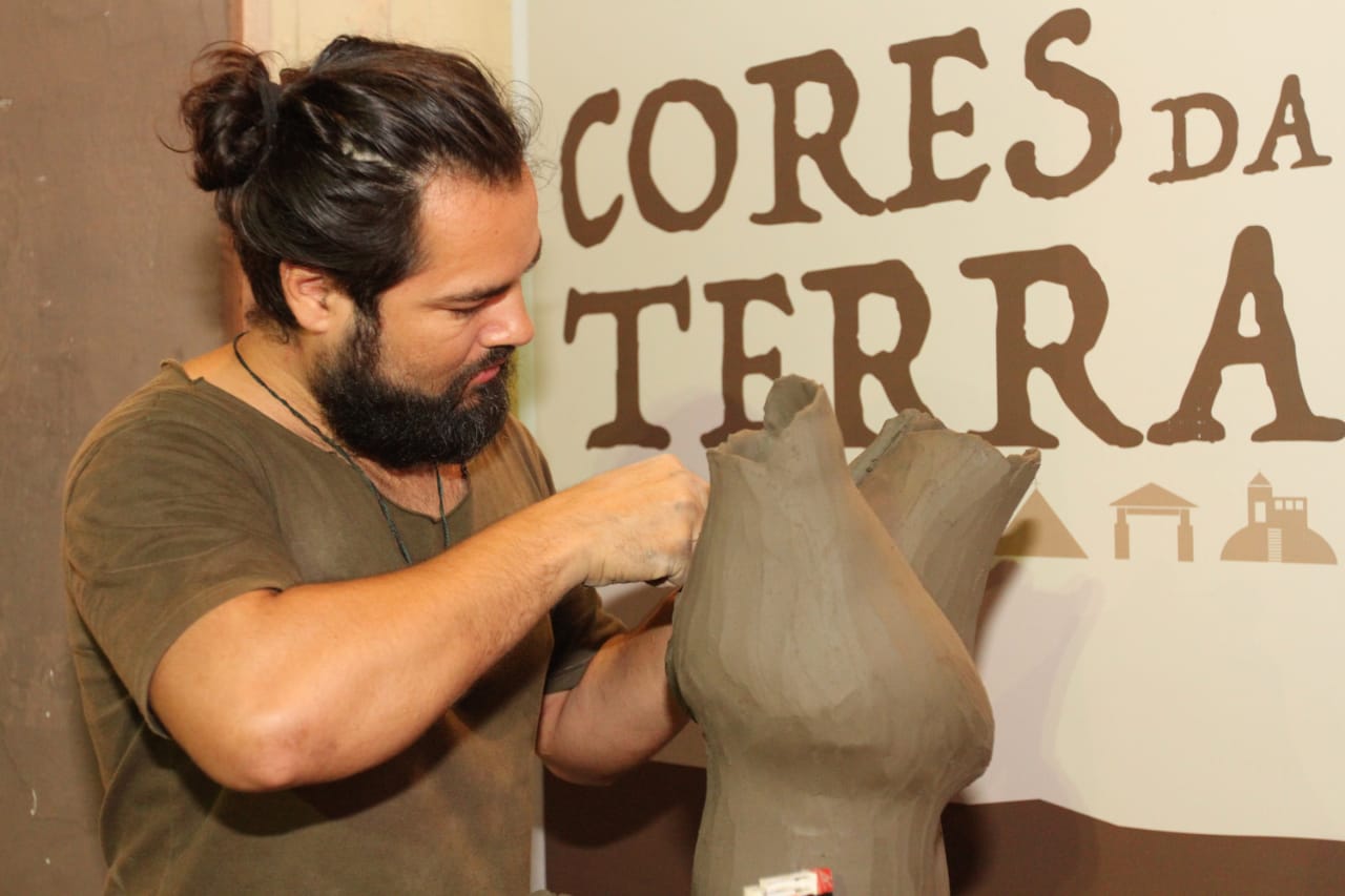 Artes visuais têm seu espaço na exposição Cores da Terra no Polo da Estação Ferroviária