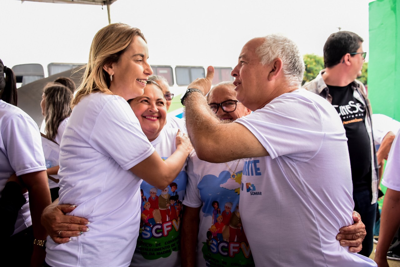 Alessandra Vieira aproveita o recesso parlamentar para visitar bases políticas