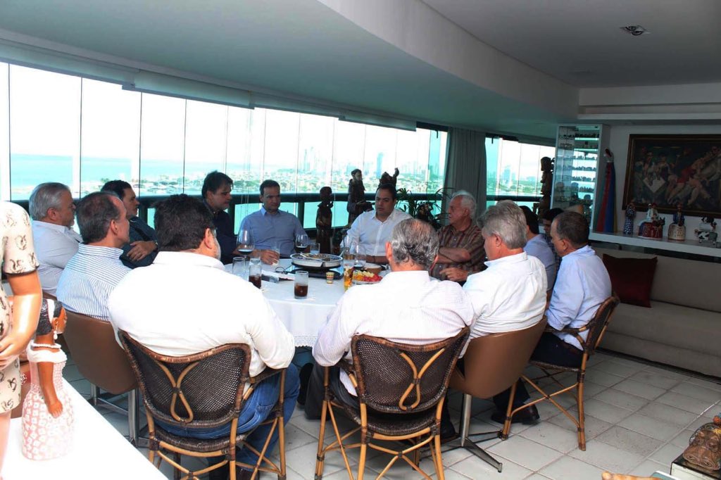 Almoço entre caciques do MDB e PSB pode resultar em uma aliança entre os dois partidos em Caruaru