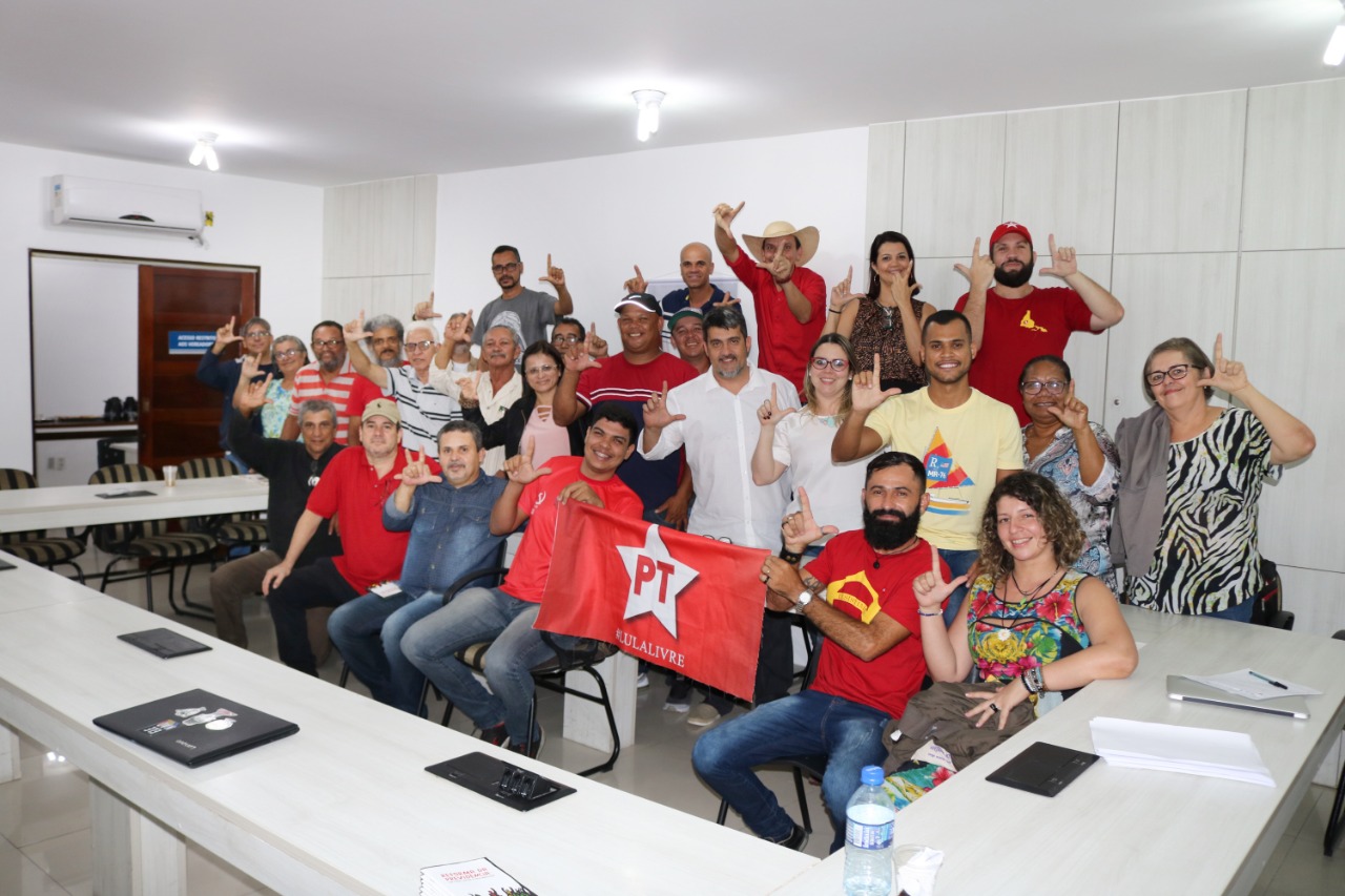 Antigos e novos filiados do PT Caruaru se reúnem para discutir rumos do partido