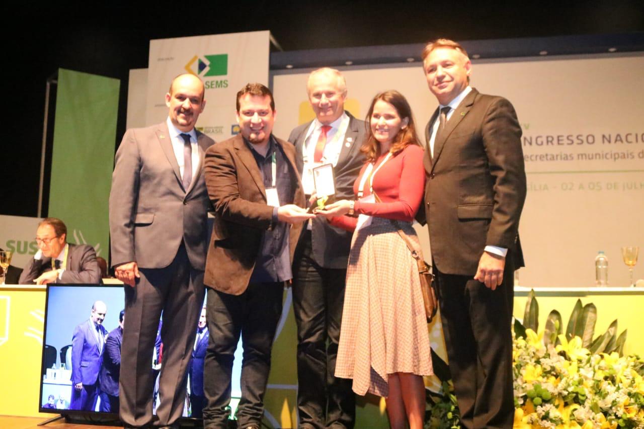 Secretaria de Saúde de Caruaru recebe prêmio nacional, em Brasília