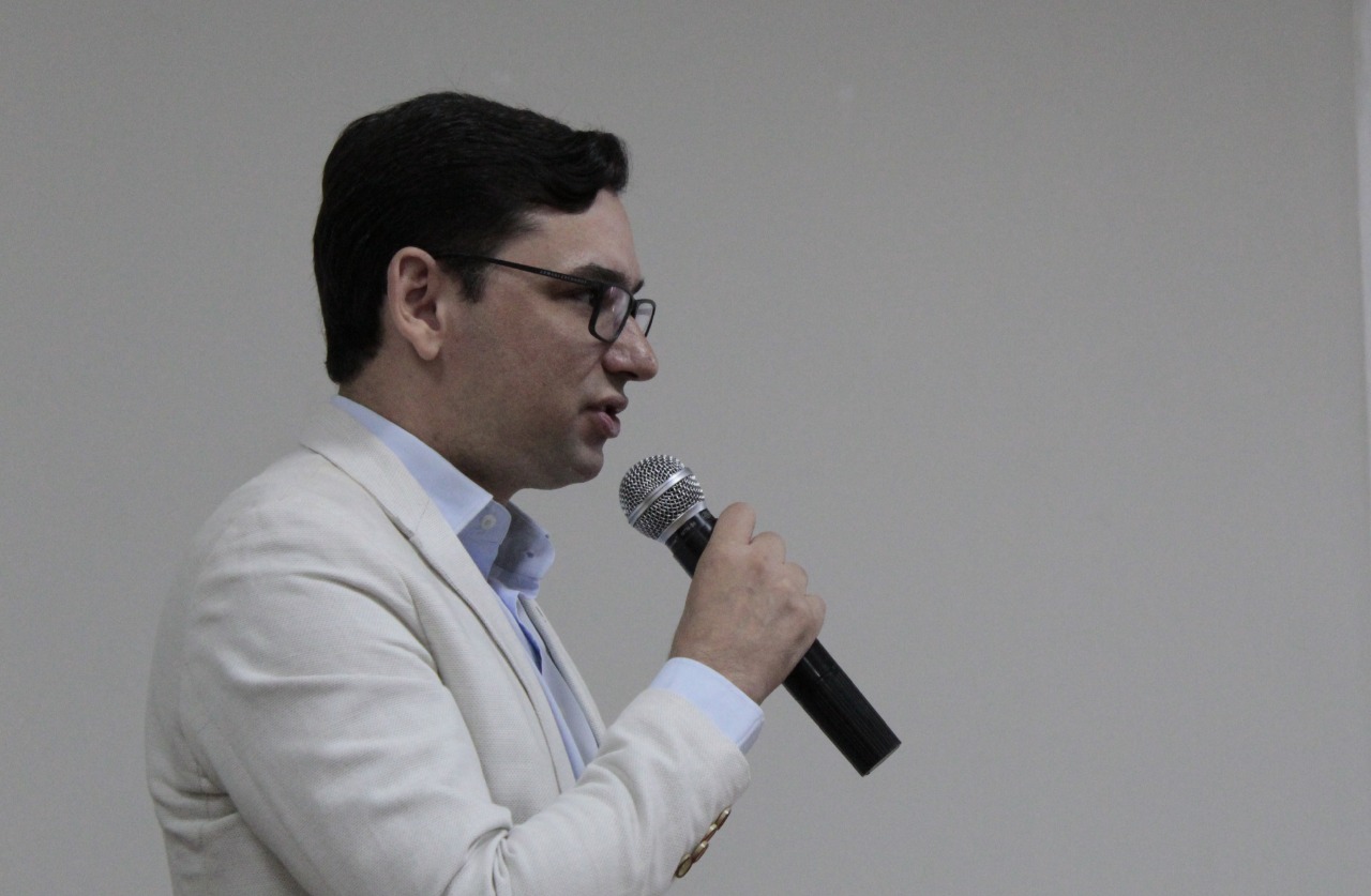 Alberes Lopes participa de seminário na China