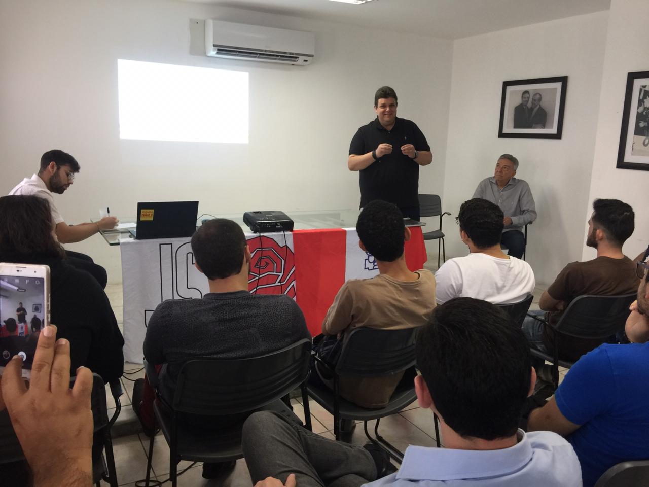 Juventude do PDT Caruaru reúne Zé e Wolney em formação política