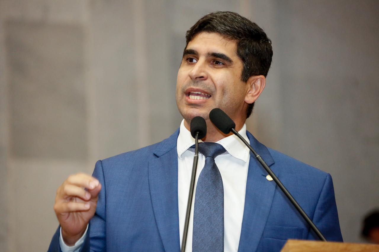 Na tribuna da Alepe, Lessa registra queda nas vagas de emprego em Caruaru