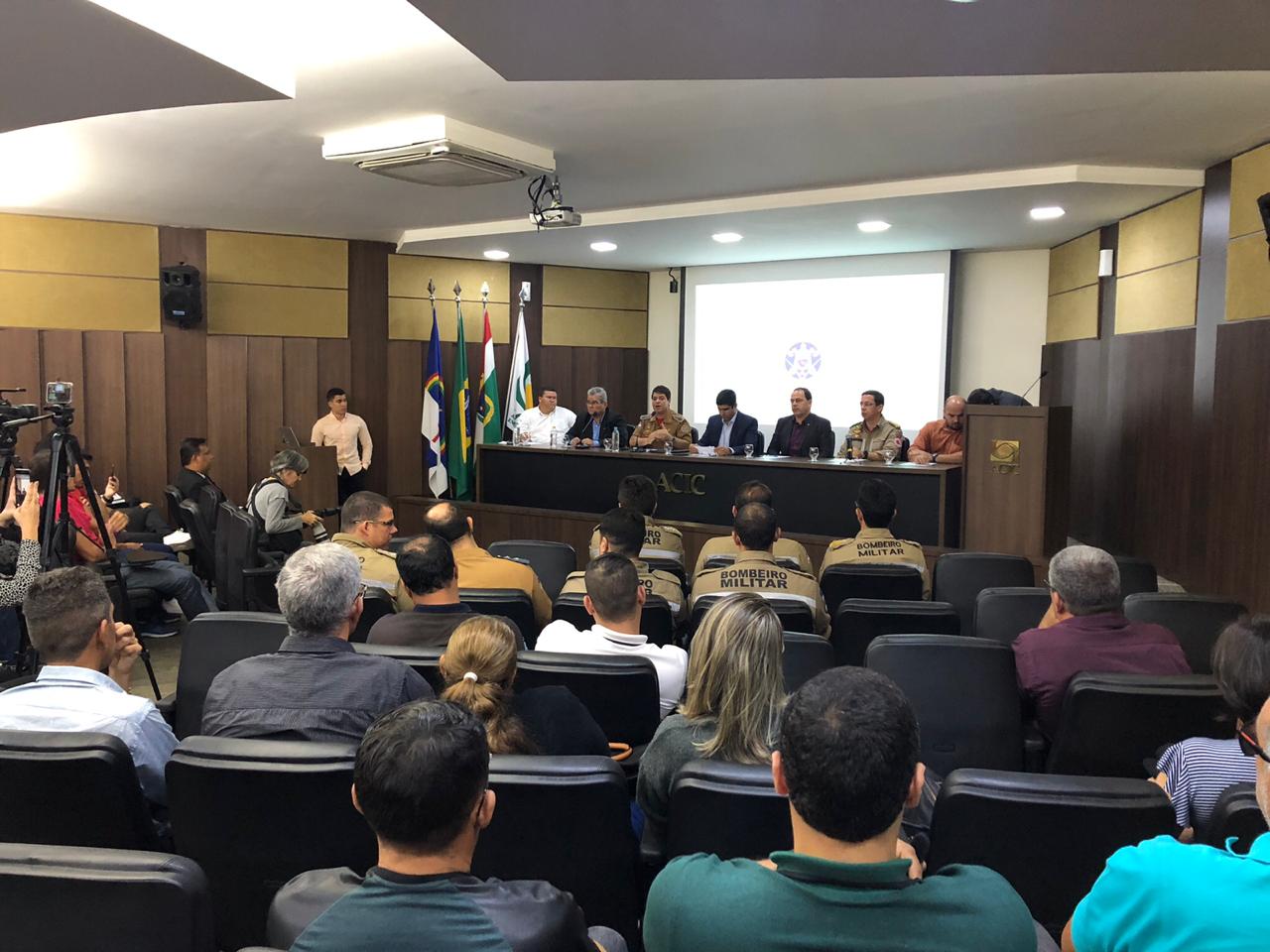 Em Caruaru, Lessa realiza audiência pública sobre a Feira