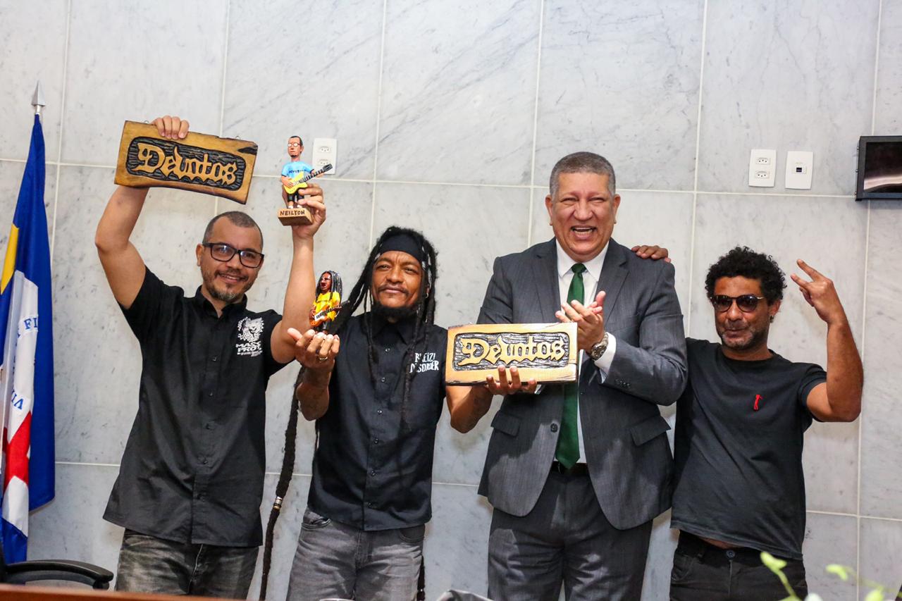 Banda Devotos recebe homenagem na Alepe pelos 30 anos de história