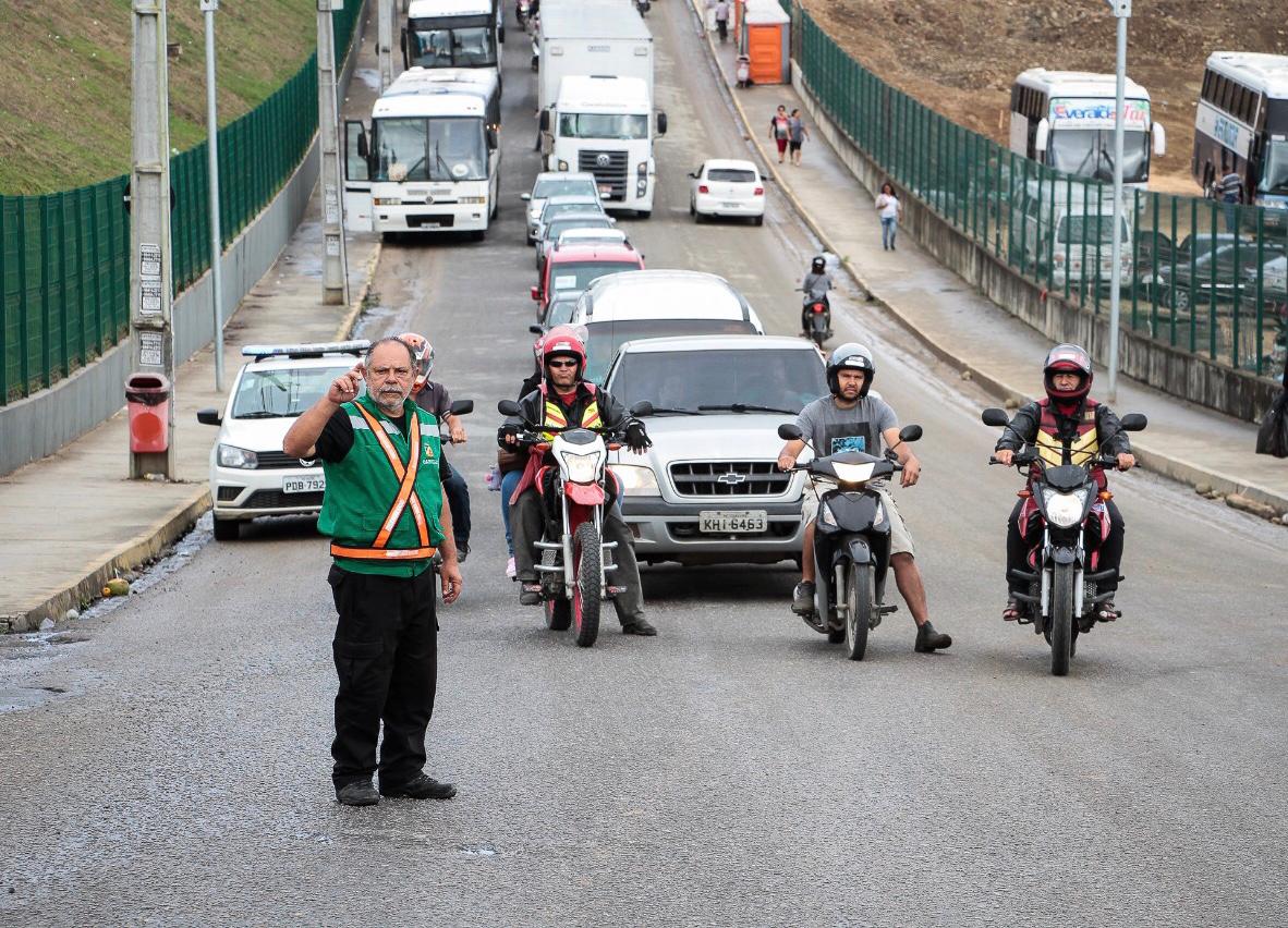 Destra reforça principais vias da cidade com 16 orientadores de trânsito