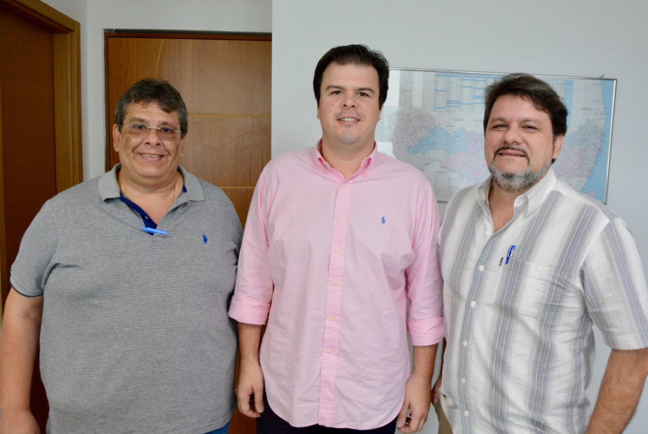 Fernando Filho recebe lideranças para tratar das eleições de 2020