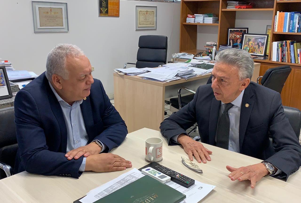 Queiroz segue em busca de construção da sede da UPE em Caruaru