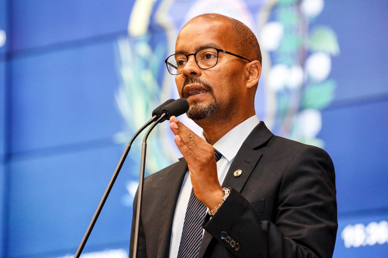 Edilson Silva de malas prontas para ingressar no PCdoB