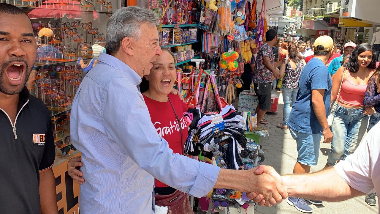 Zé Queiroz faz teste de popularidade pelas ruas do centro de Caruaru