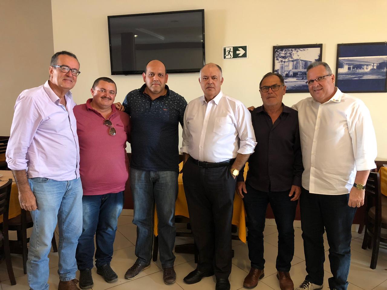 Deputado federal pastor Eurico visita Caruaru e tem encontro com vereadores