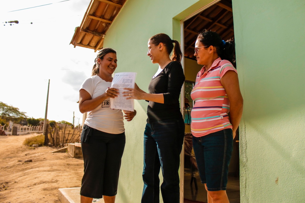 Raquel Lyra entrega mais 19 casas na zona rural de Caruaru
