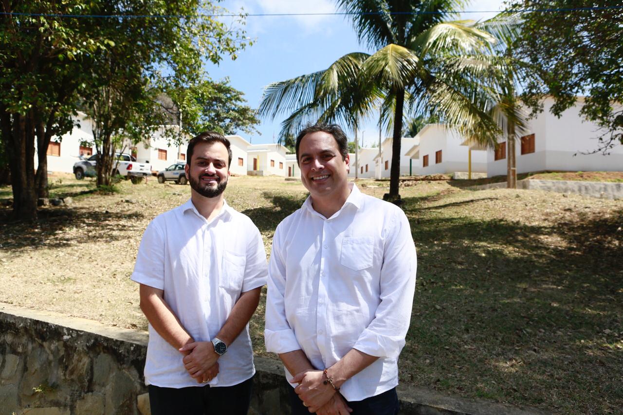 Paulo Câmara faz entrega de casas populares em Fernando de Noronha