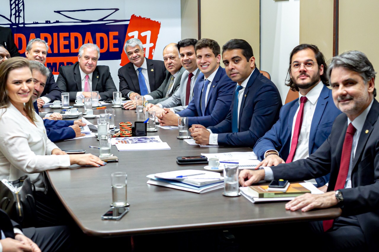 Reestruturação de rodovias e Hospital da Mulher de Caruaru entre as pautas na reunião da bancada de Pernambuco