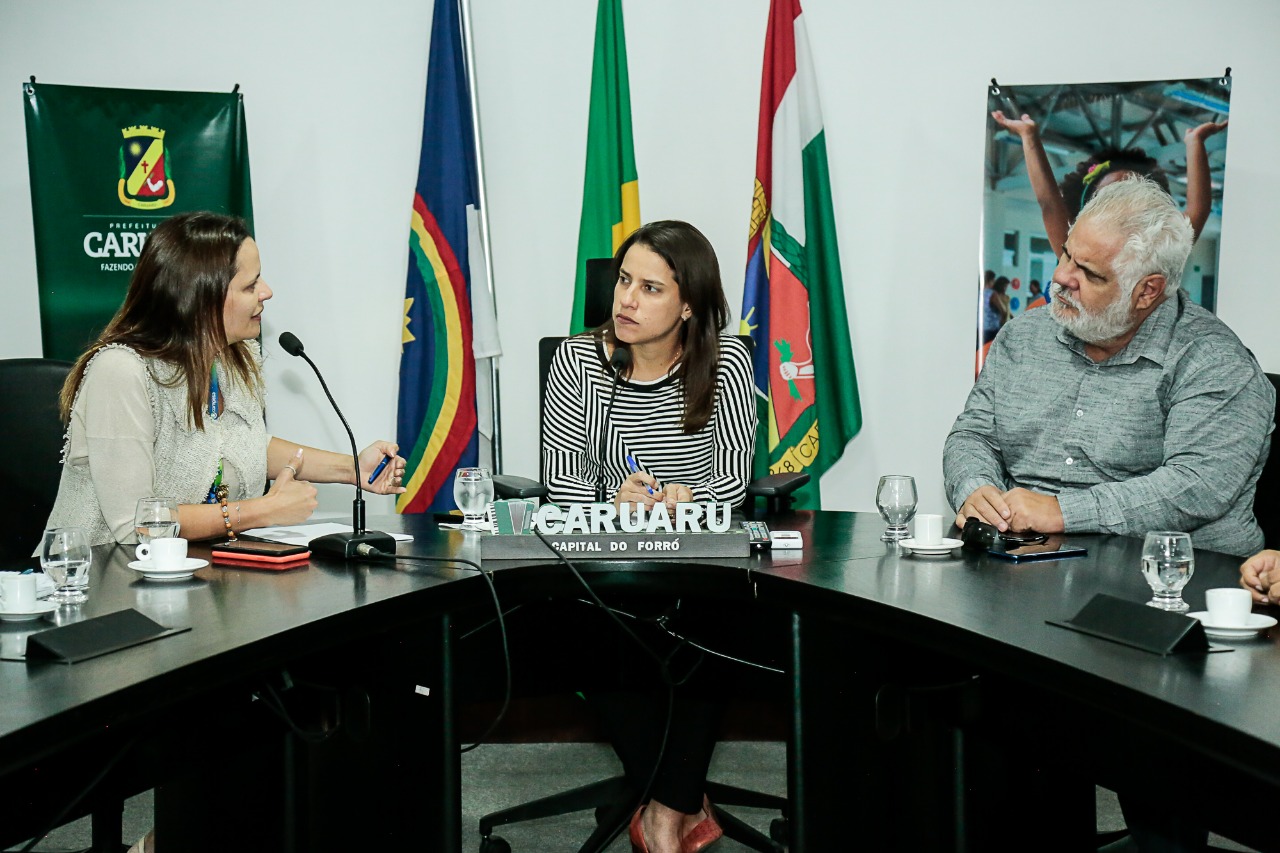 Raquel Lyra se reúne com presidente da Compesa para tratar de água e investimentos para Caruaru