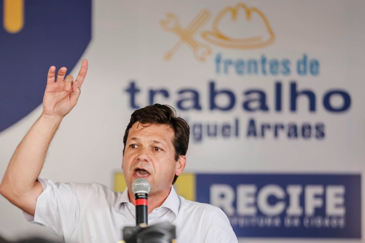 Prefeito do Recife entrega restaurante popular gratuito