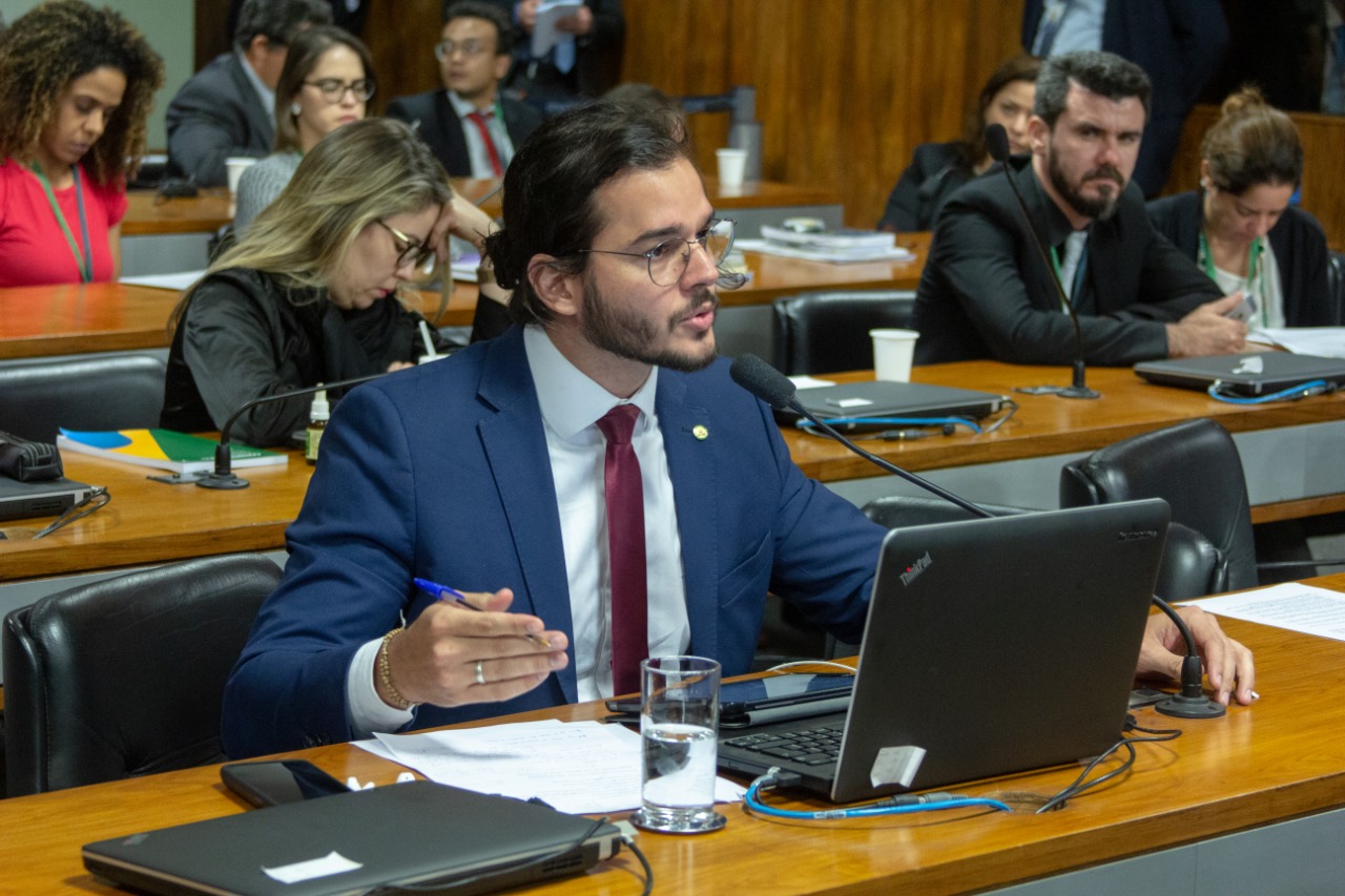 Gadêlha pede quebra de sigilo de comunicação do “Gabinete do Ódio”