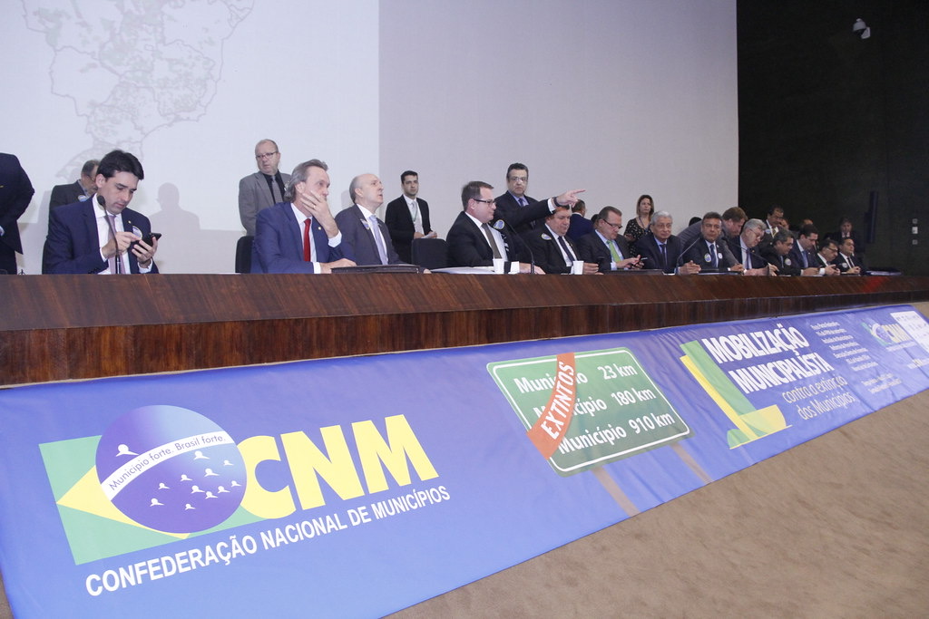 Amupe participa de mobilização contra extinção de municípios em Brasília