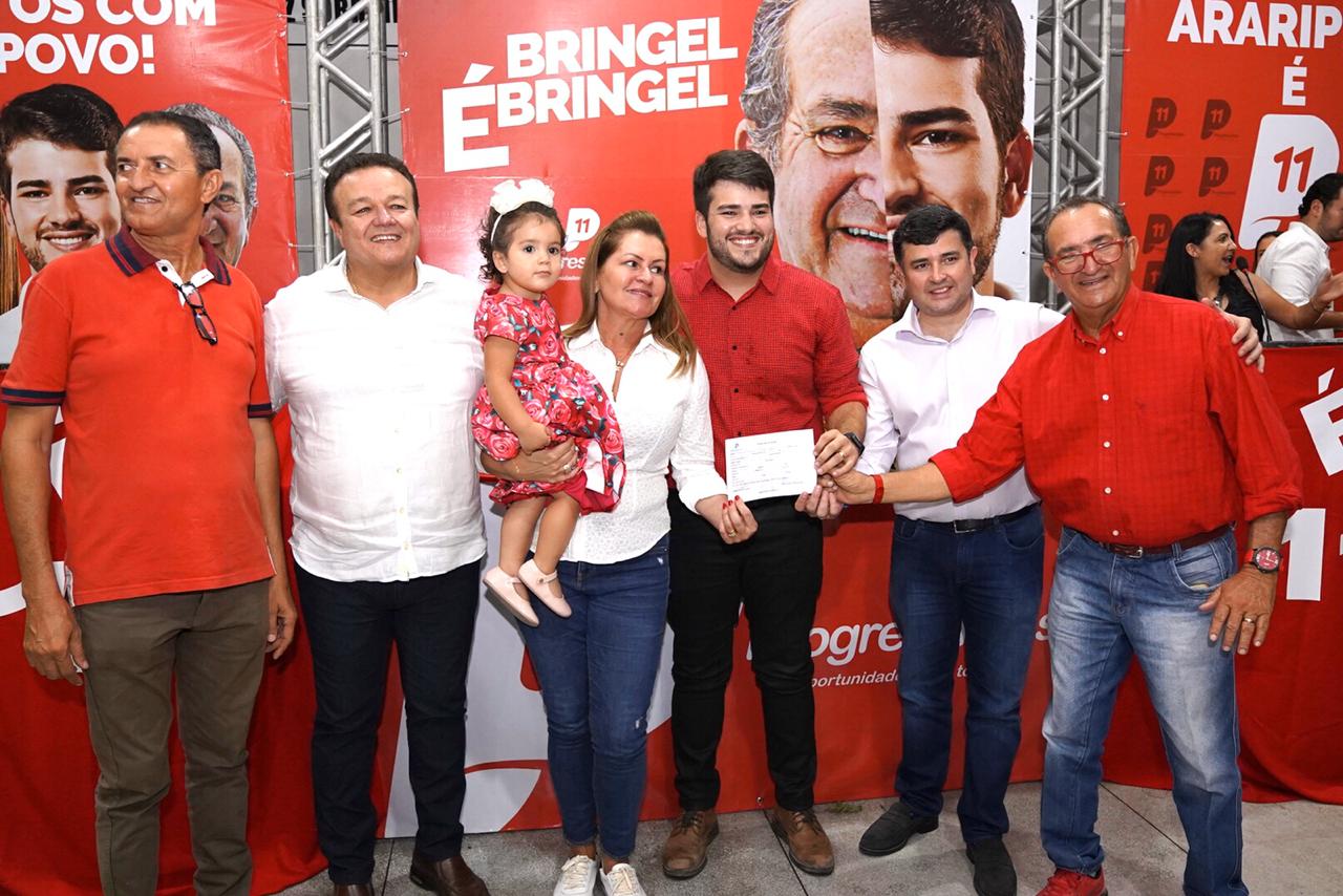 Eduardo da Fonte faz giro pelo Sertão do Araripe na companhia de Roberta Arraes