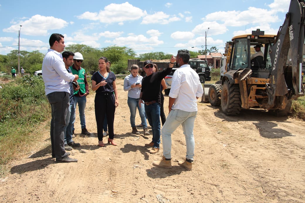 Raquel Lyra acompanha início da obra do canal do bairro Kennedy