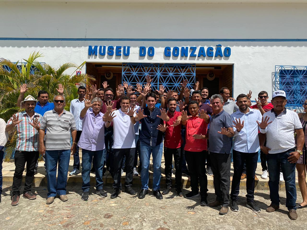 Ex-prefeito de Exu se filia ao Republicanos