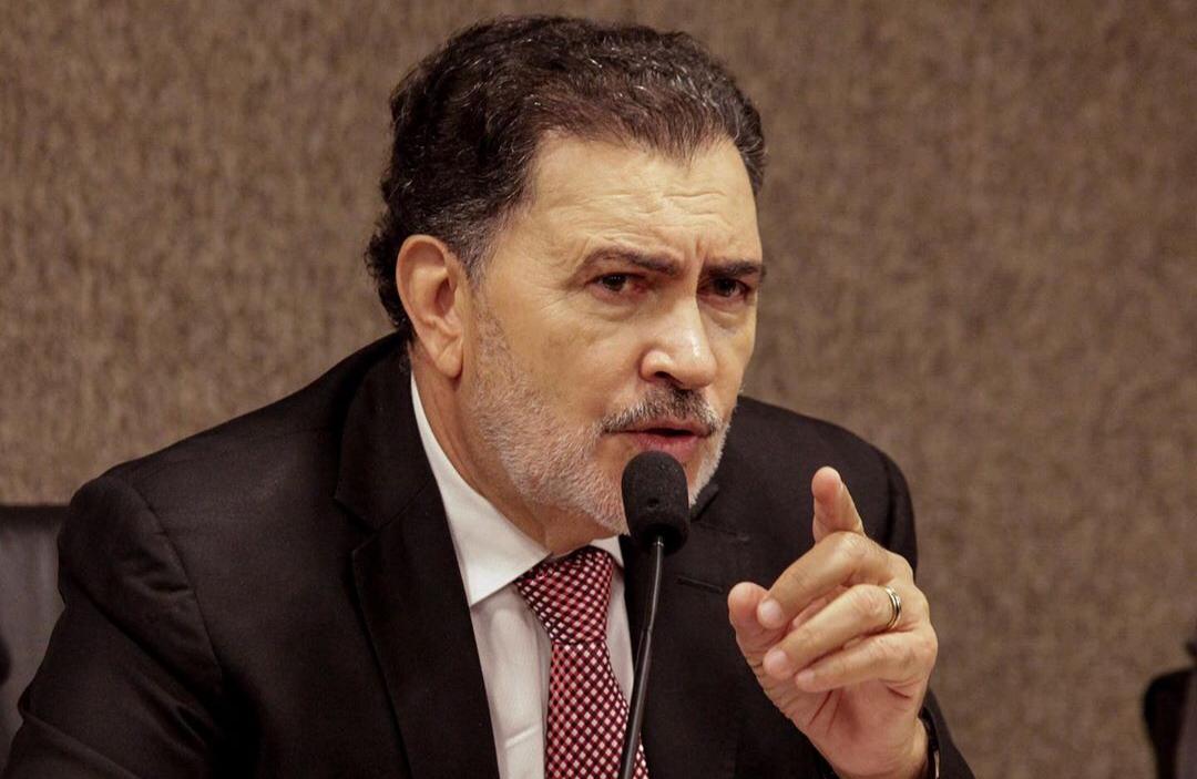 Tony Gel sai em defesa de Assisão e pede respeito ao artista