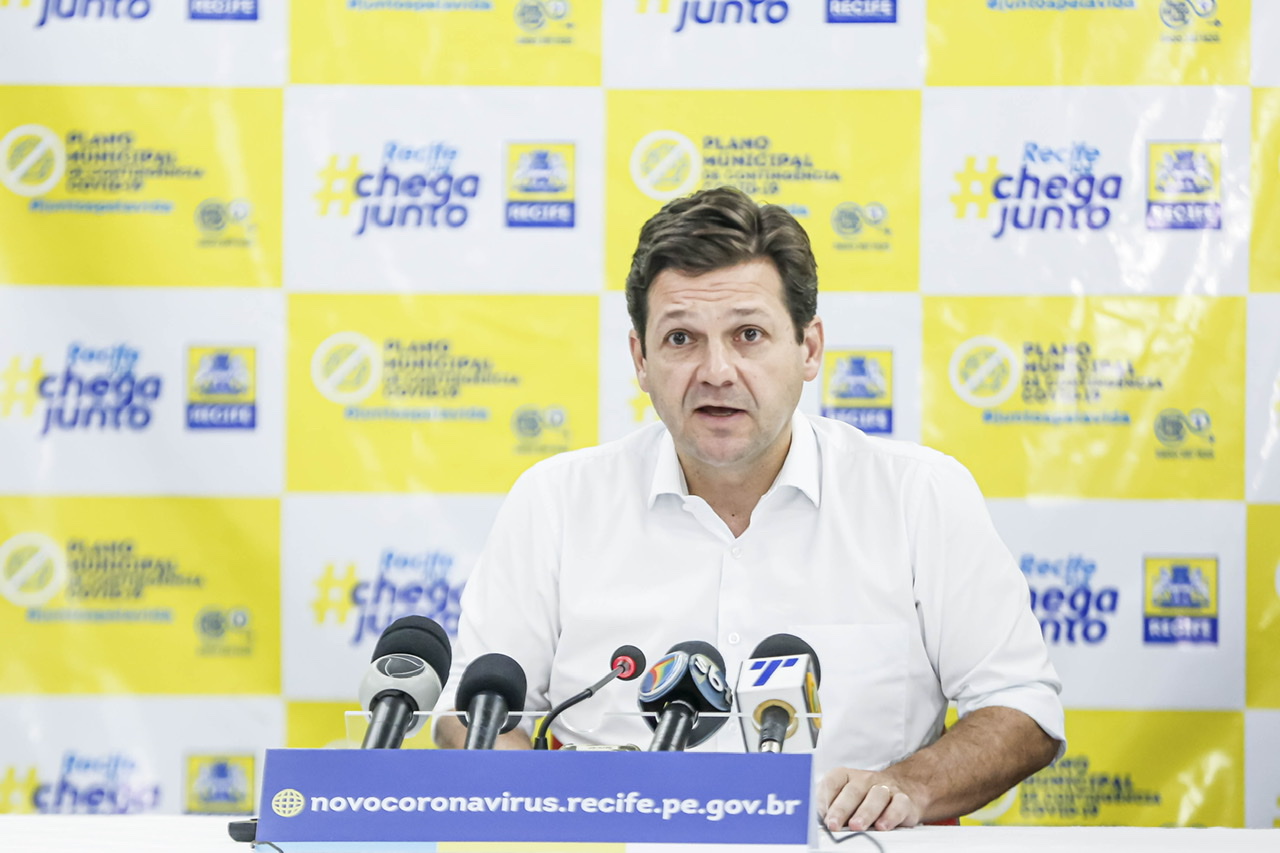 Prefeito do Recife anuncia distribuição de um milhão de EPIs