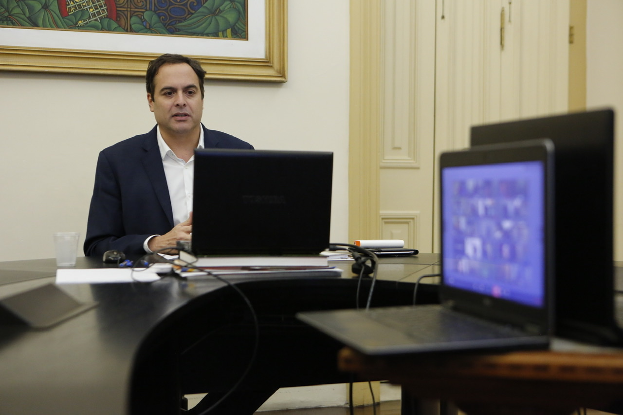 Paulo Câmara participa de reunião com deputados estaduais