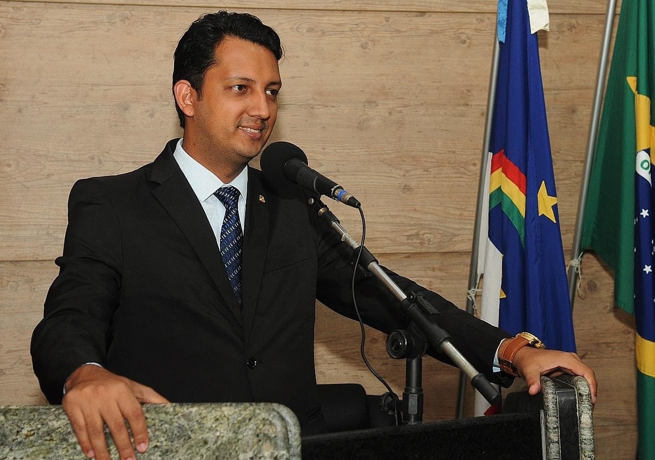 Vereador Ítalo Henrique solicita reabertura de óticas em Caruaru