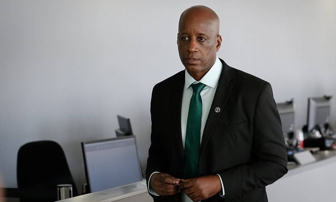 Deputados entram com ação popular no MPF contra Sergio Camargo