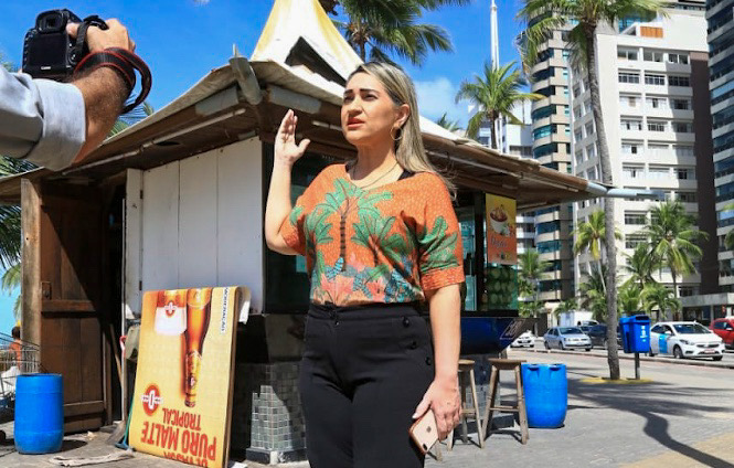 Aline Mariano comemora liberação de crédito para quiosqueiros do Recife