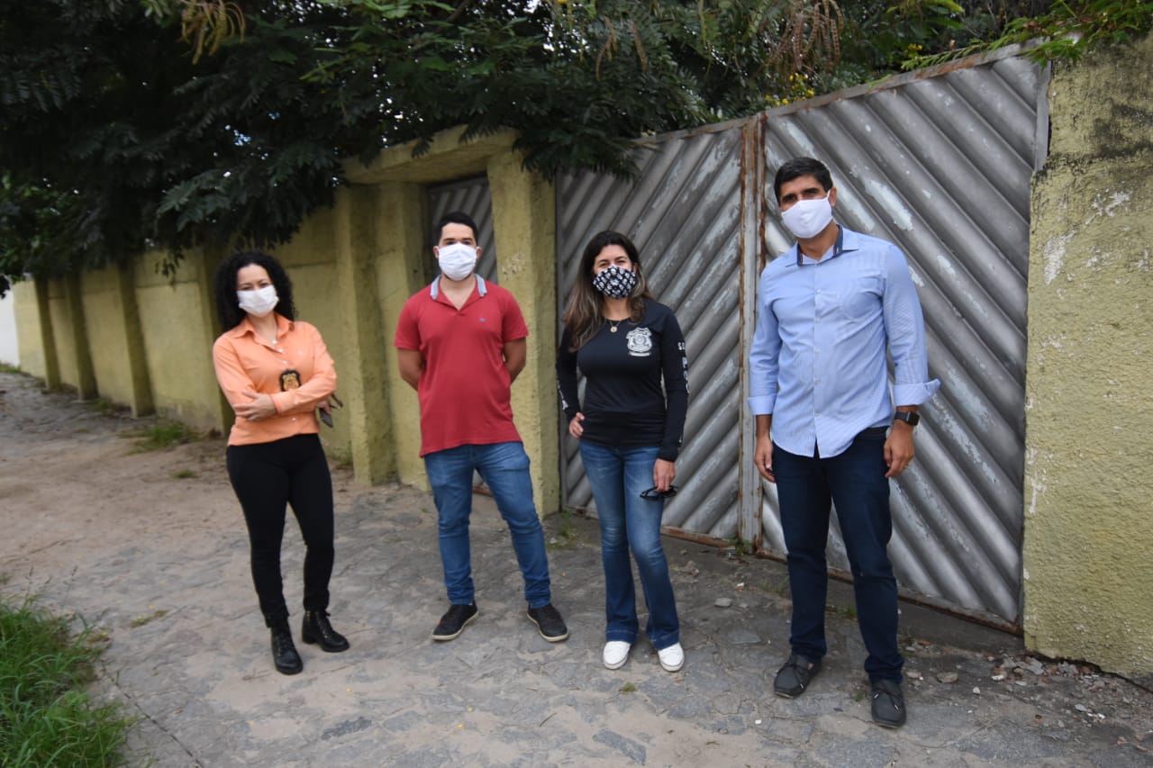 Lessa visita espaço onde será a nova Delegacia da Mulher em Caruaru