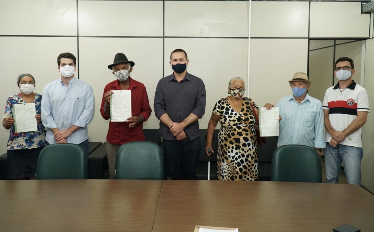 Em Petrolina, Antonio Coelho participa da entrega de títulos de posse a agricultores