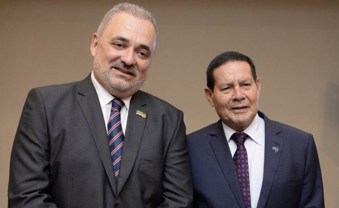 Marco Aurélio recebe apoio de Hamilton Mourão no Recife