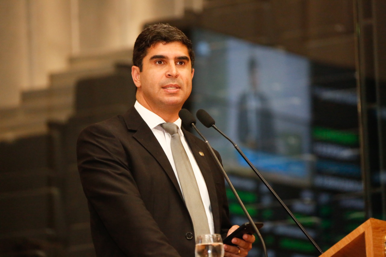 Nos bastidores, Lessa prepara tropa para disputa a prefeito