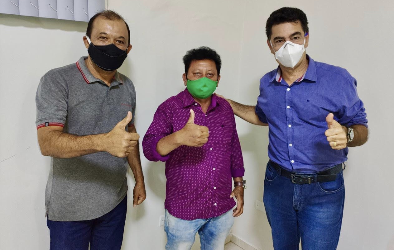 Em Araripina, palanque de Raimundo Pimentel ganha reforço