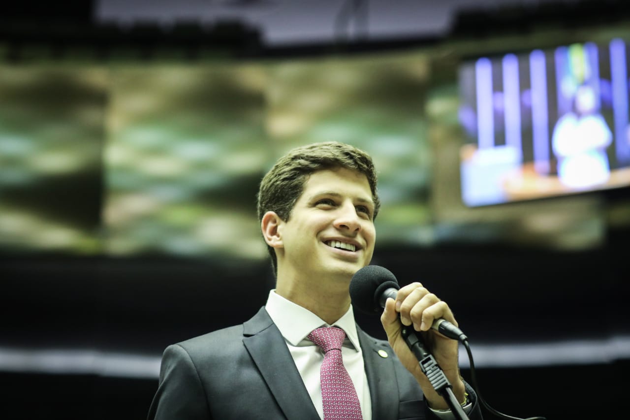 João Campos acelera o ritmo