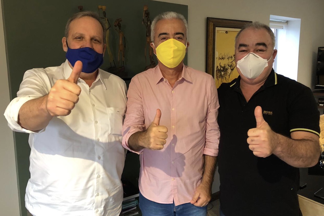 Em Glória do Goitá, Armando declara apoio a Eduardo Vasconcelos