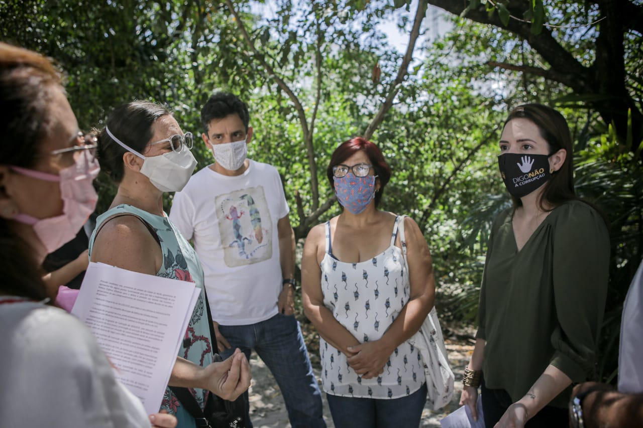 Patrícia Domingos se reúne com defensores da causa animal na Torre