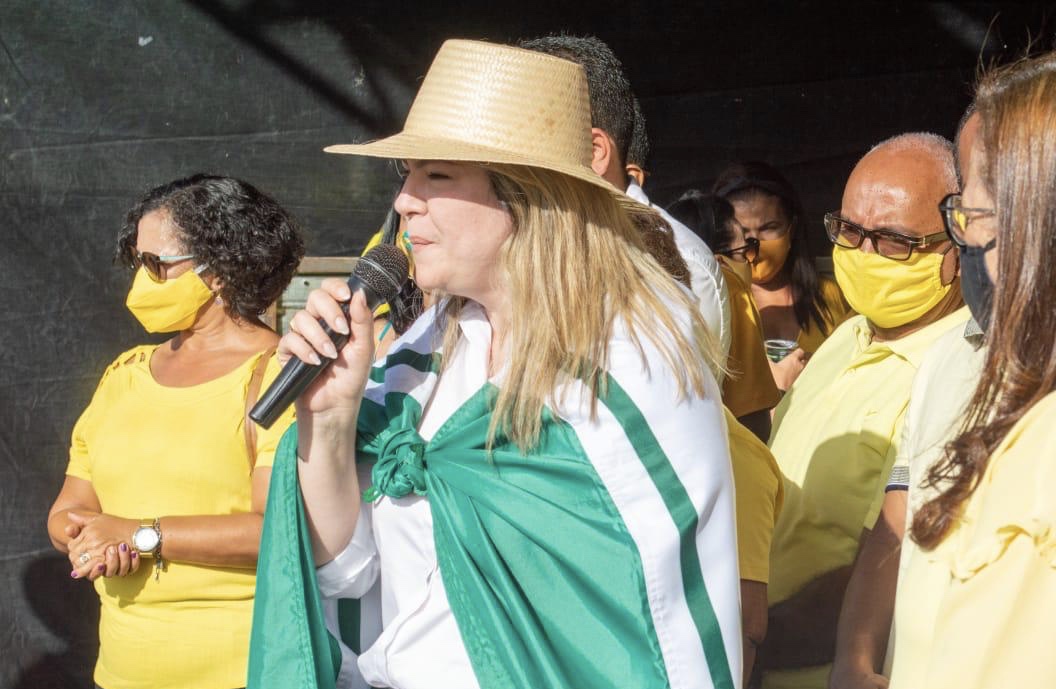 Em Abreu e Lima, Cristiane Moneta é oficializada em convenção